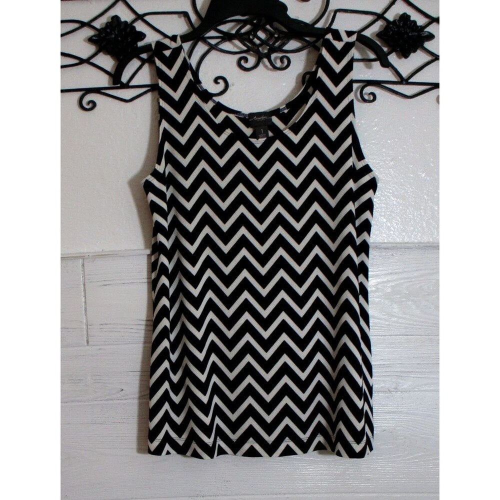 Chico's Knit Top Women's Size 1 Black Striped Sleeveless Scoop Neck